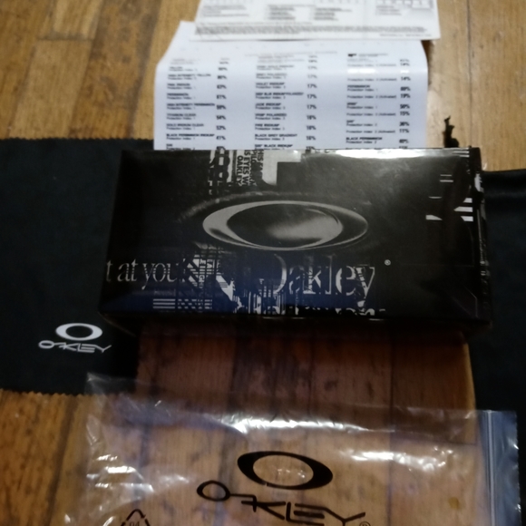 Oakley Fuel Cell sunglasses - Picture 4 of 5